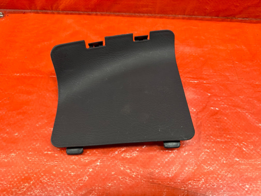 96 00 HONDA CIVIC   HATCHBACK   DRIVER LEFT   TAIL LIGHT LAMP TRIM COVER OEM 2015