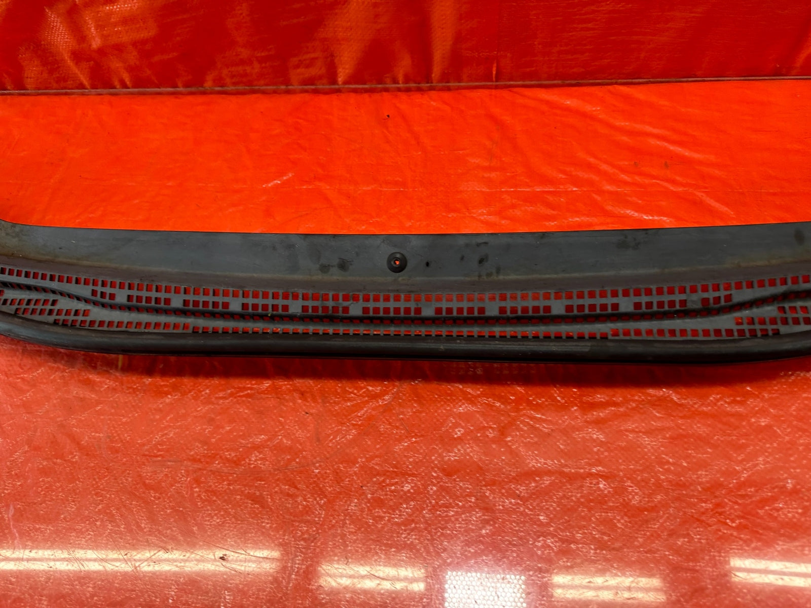 95 98 HONDA ODYSSEY   WINDSHIELD WIPER COWL TRIM PLASTIC   OEM FACTORY #1938