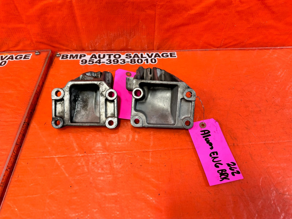 03 09 NISSAN 350Z   LEFT AND RIGHT ALUMINUM ENGINE BLOCK BRACKETS   OEM #26211