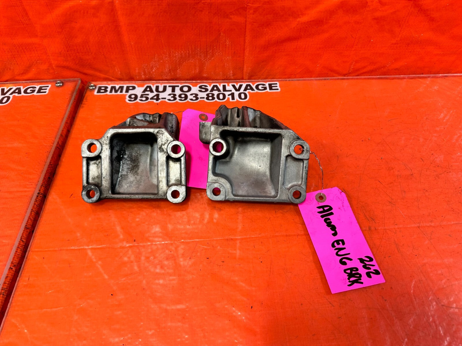 03 09 NISSAN 350Z   LEFT AND RIGHT ALUMINUM ENGINE BLOCK BRACKETS   OEM #26211