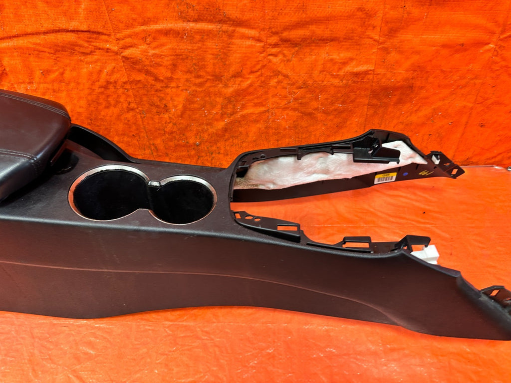 13 16 HYUNDAI GENESIS COUPE   ARM REST / CENTER CONSOLE STORAGE COMPARTMENT 3264