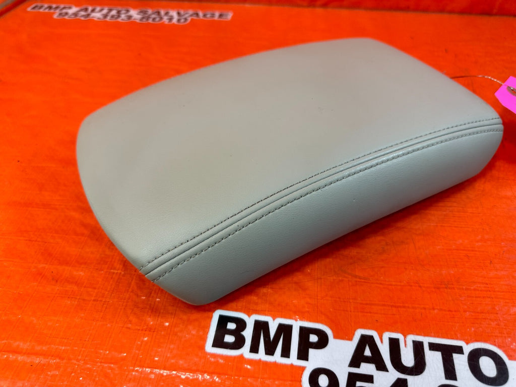 16 20 INFINITI Q50   LEATHER ARM REST CENTER CONSOLE COVER LID   IVORY / GRAY 133