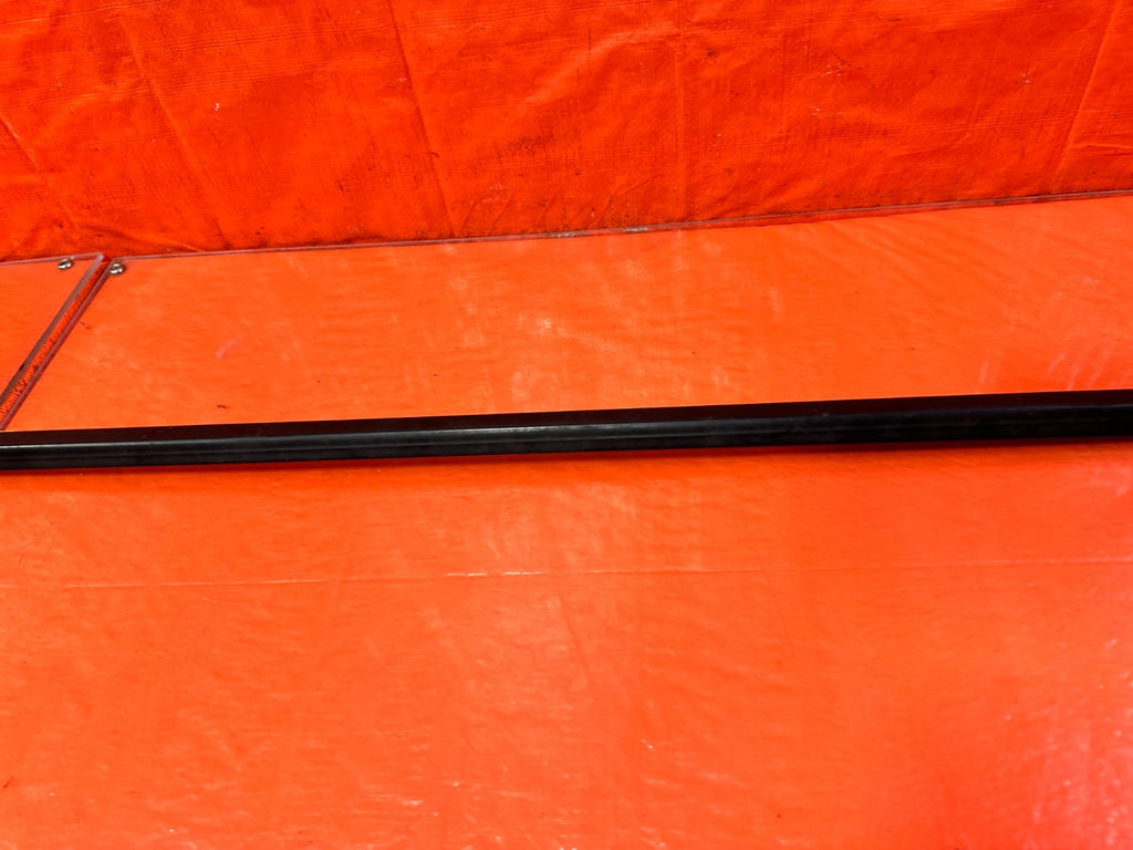 10 16 HYUNDAI GENESIS COUPE   DRIVER LEFT EXTERIOR WINDOW GLASS TRIM   OEM 3025
