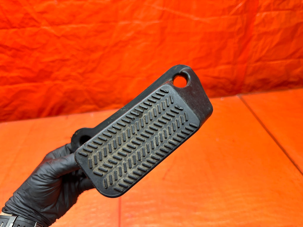 97 01 HONDA PRELUDE 2.2L DRIVER LEFT FOOT REST DEAD PEDAL TRIM PLASTIC #3365