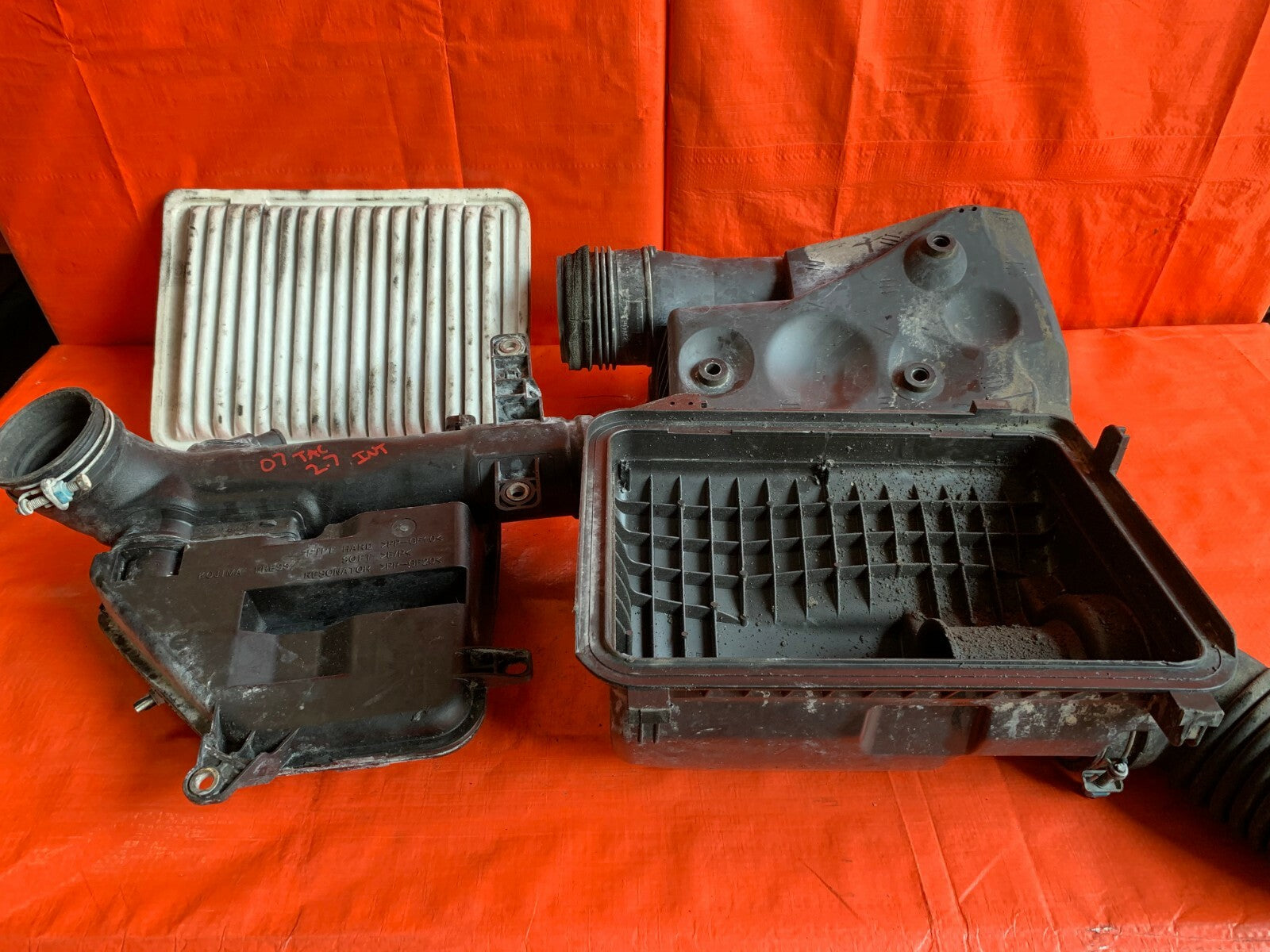 OEM 2007 07 TOYOTA TACOMA 2.7L BASE   FACTORY AIR INTAKE ARM AND BOX COMPLETE9