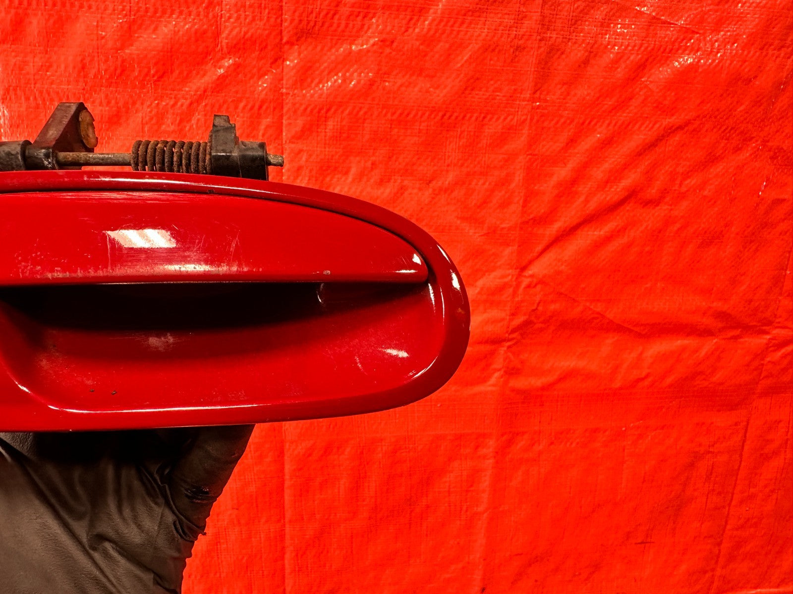 96 00 HONDA CIVIC   PASSENGER RIGHT EXTERIOR DOOR HANDLE RED COLOR   OEM #3191
