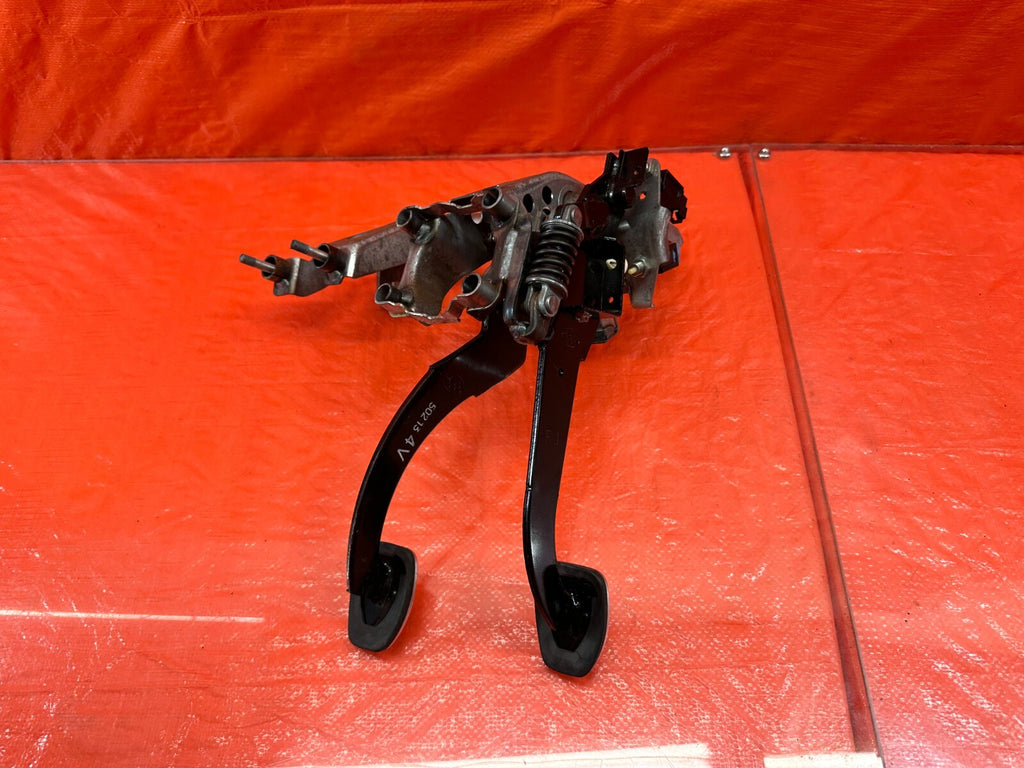 15 21 SUBARU WRX & STI   PEDAL SET   BRAKE & CLUTCH PEDALS   OEM 18010