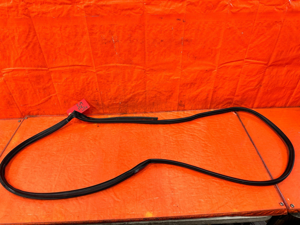 03 05 LANCER EVOLUTION EVO VIII IX 8 9   LEFT REAR DOOR WEATHER STRIP OEM EV91