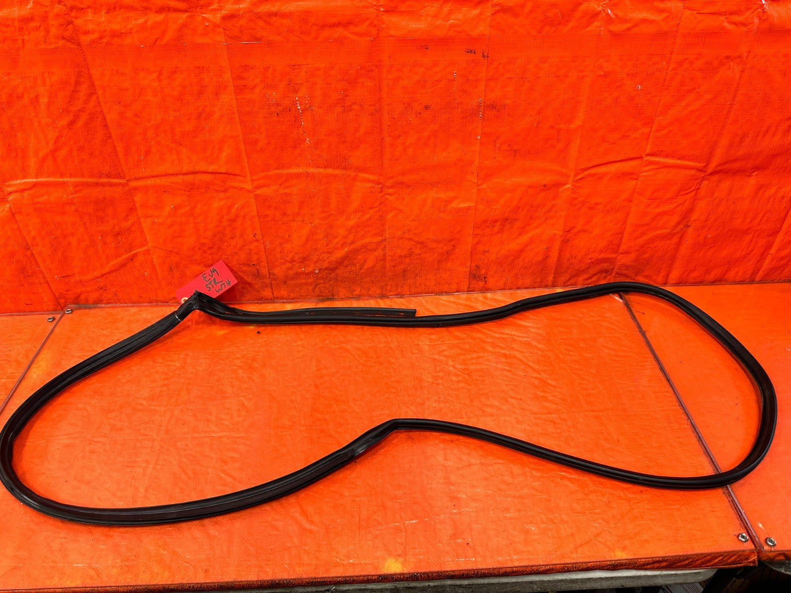 03 05 LANCER EVOLUTION EVO VIII IX 8 9   LEFT REAR DOOR WEATHER STRIP OEM EV91