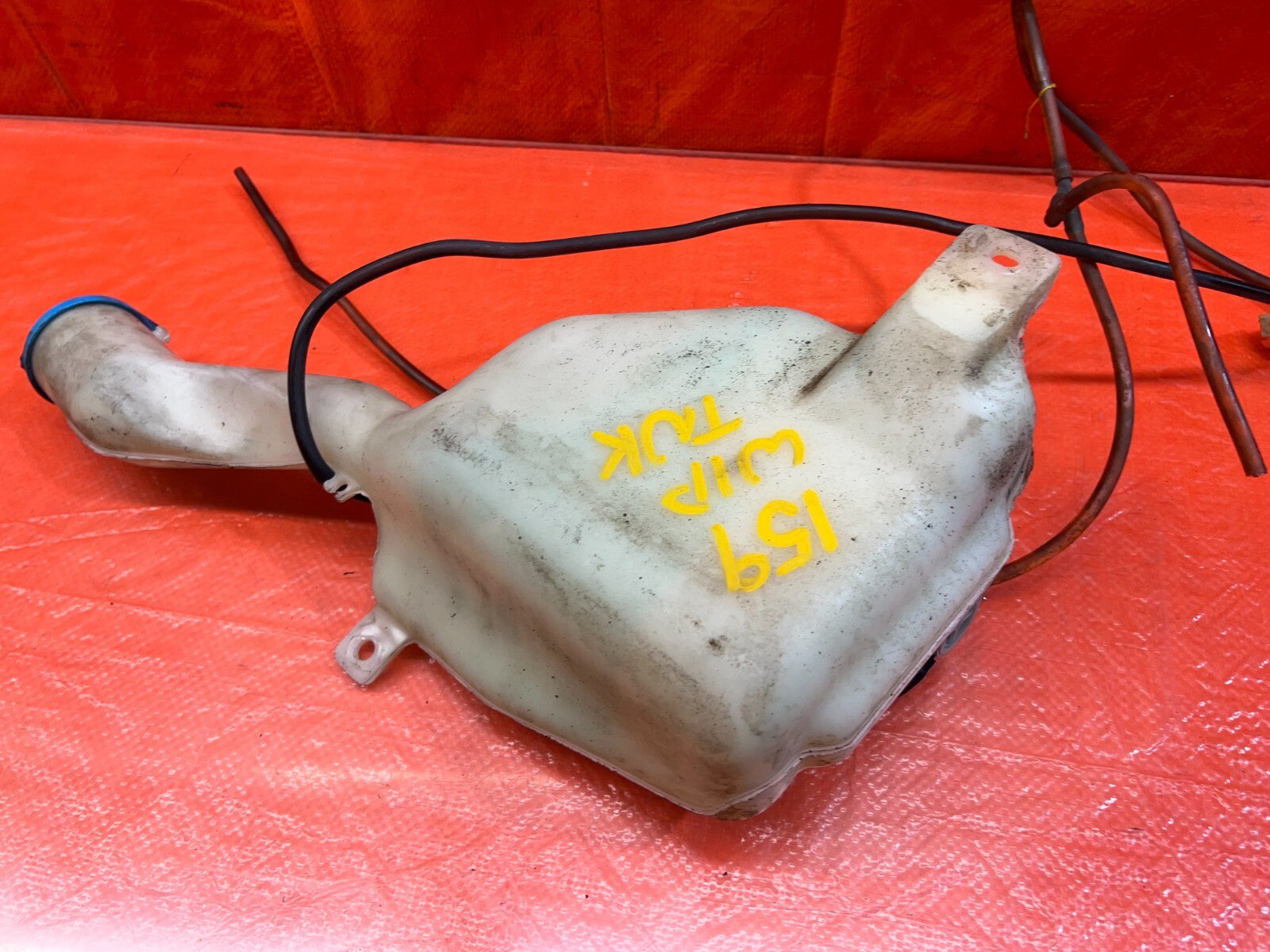 94 96 ACURA INTEGRA SEDAN WINDSHIELD WIPER RESERVOIR TANK W/ MOTOR & LINES #15914