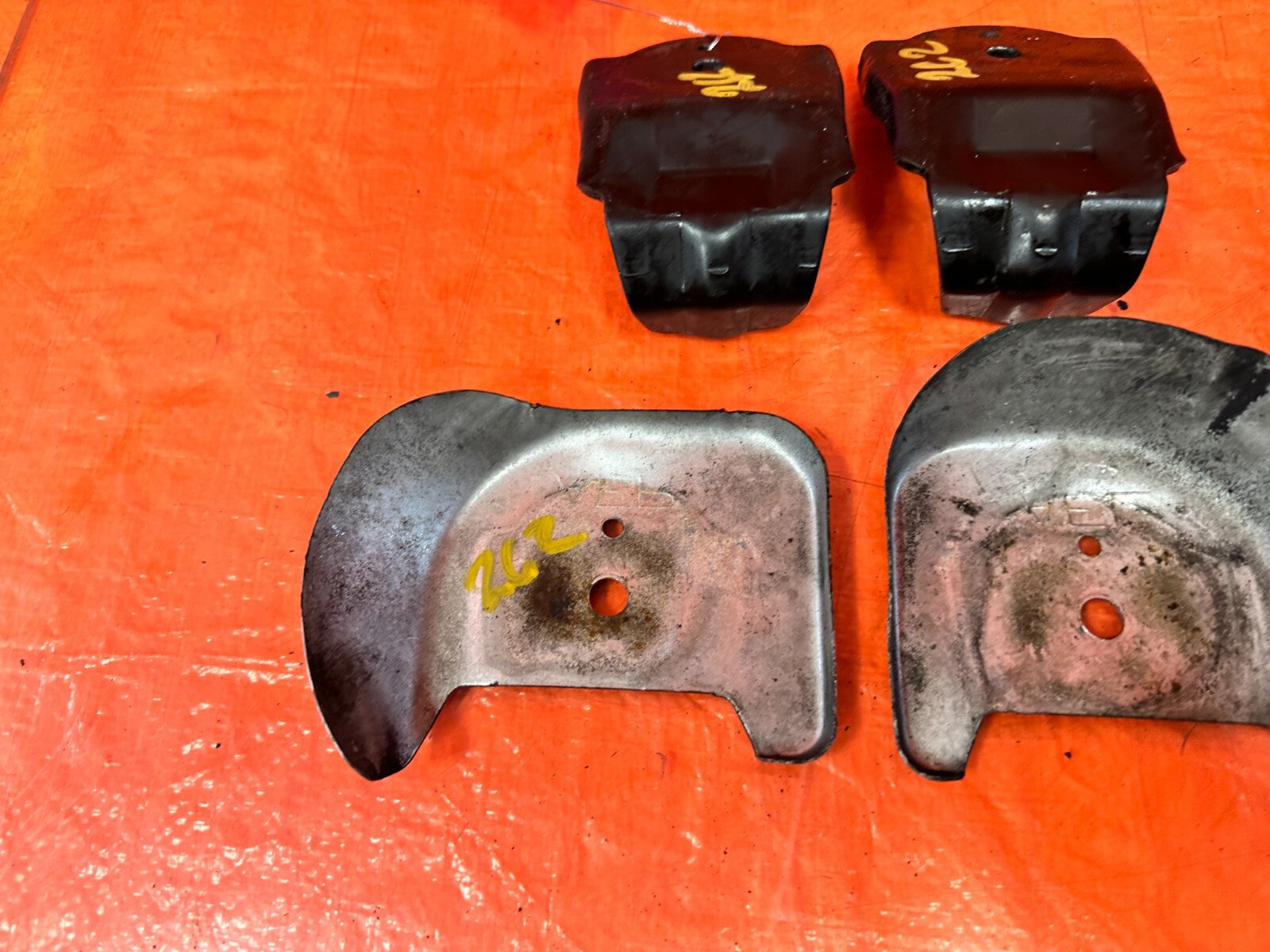 03 09 NISSAN 350Z   LEFT AND RIGHT ENGINE MOUNT MOUNTING STAY BRACKETS OEM 26212