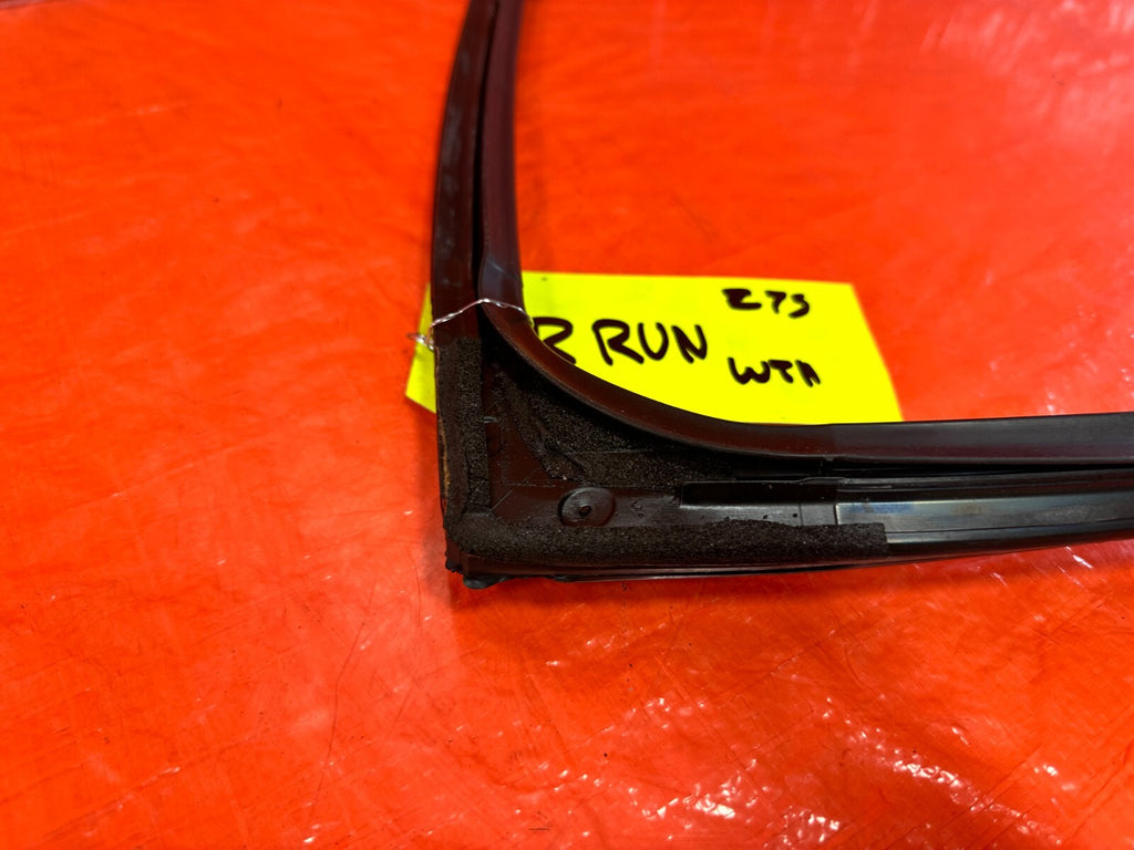 04 08 ACURA TSX   DRIVER LEFT REAR WINDOW GLASS RUN CHANNEL   OEM #27514