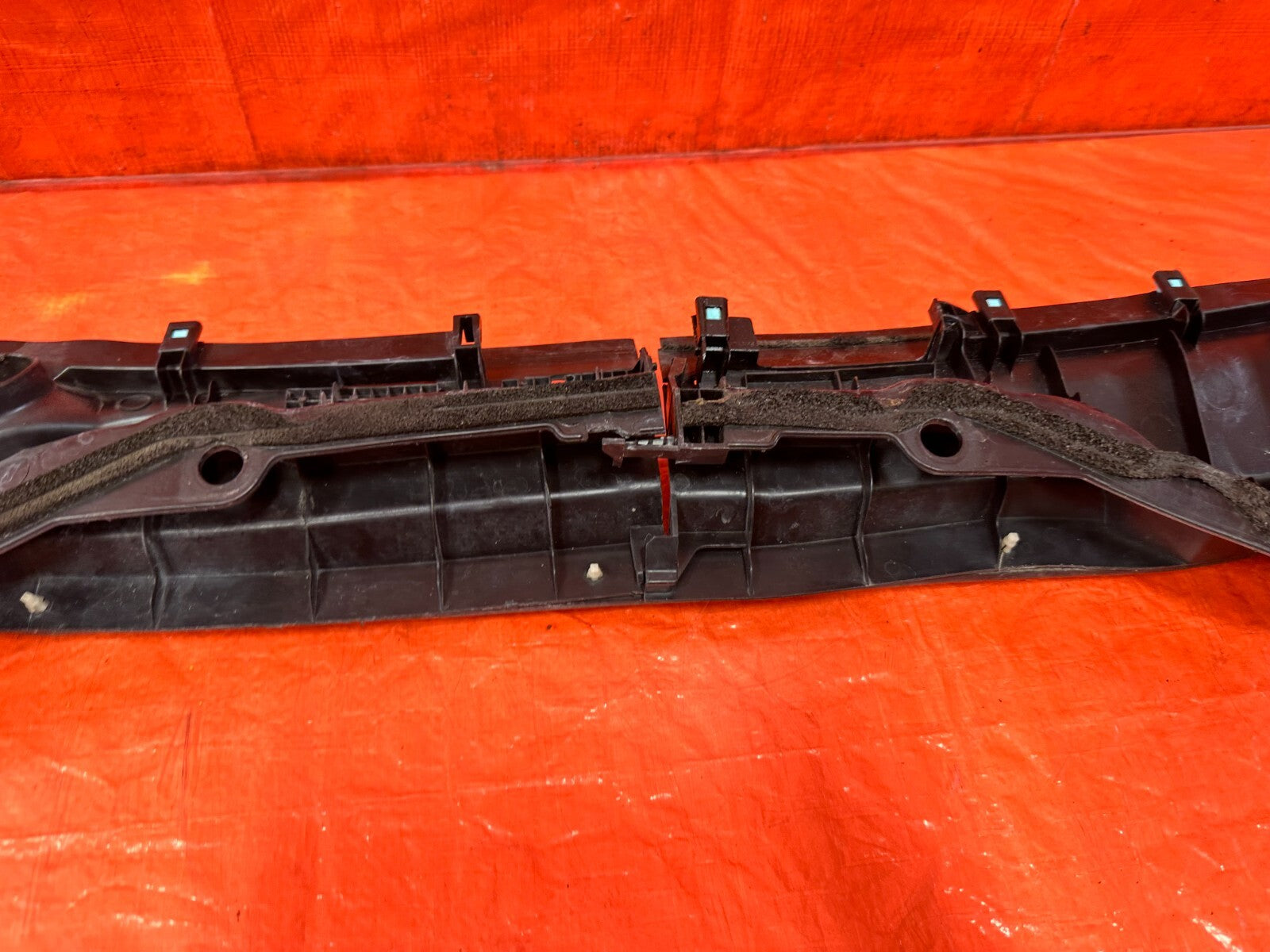 14 20 INFINITI Q50 Q60   WINDSHIELD WIPER COWL TRIM PLASTIC   OEM FACTORY #28910