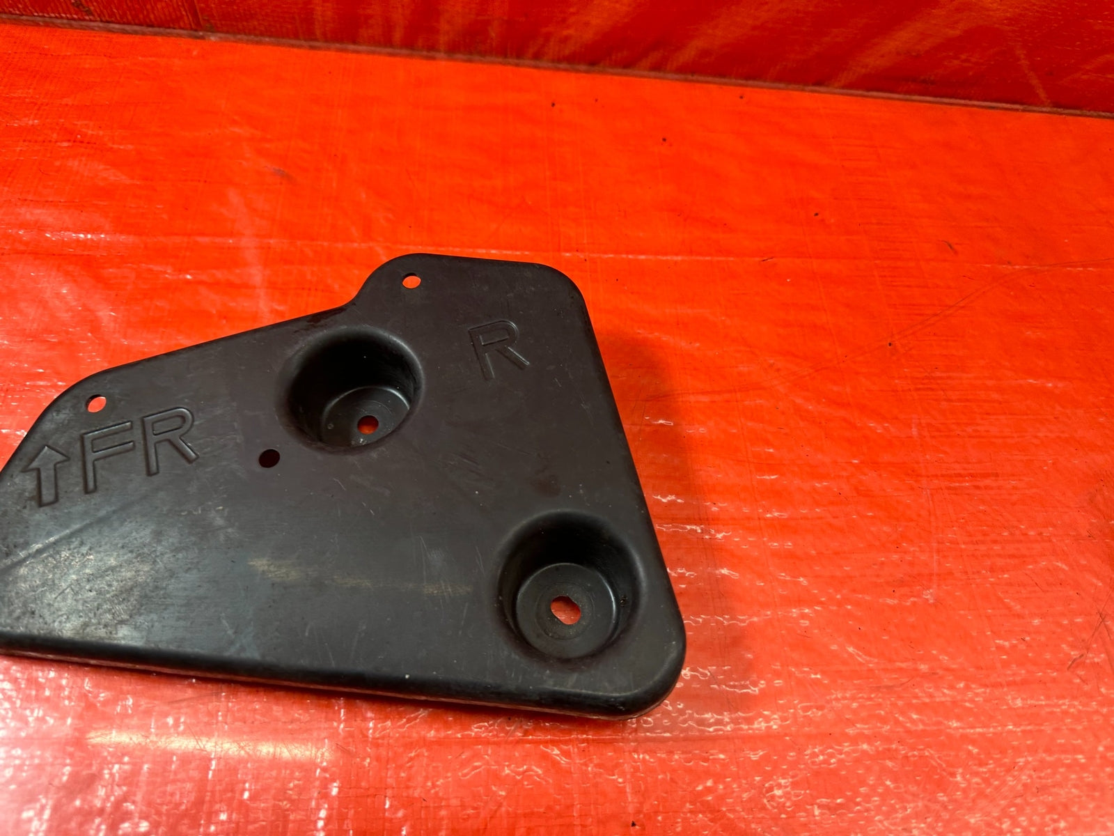 17 20 INFINITI Q60   TUNNEL STAY BRACKET RIGHT   OEM FACTORY #2004
