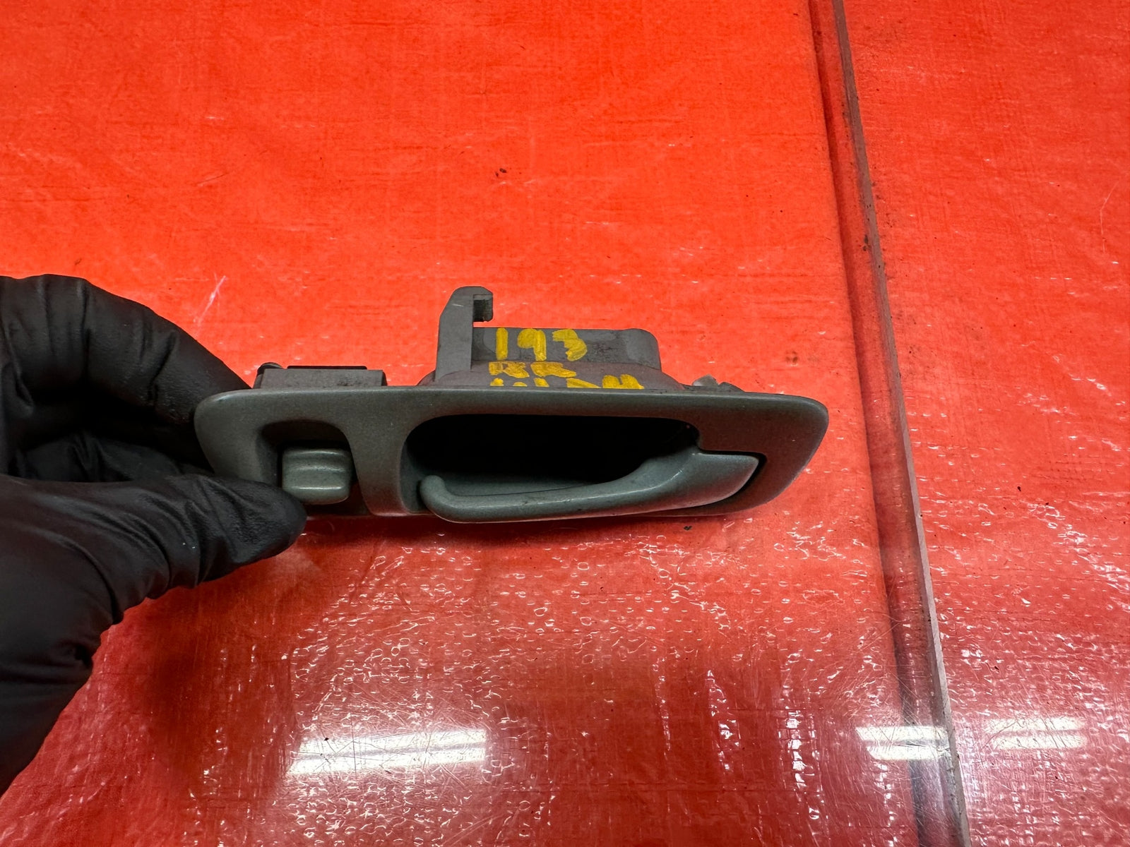 95 97 HONDA ODYSSEY   INTERIOR DOOR HANDLE PASSENGER RIGHT REAR   OEM #1937