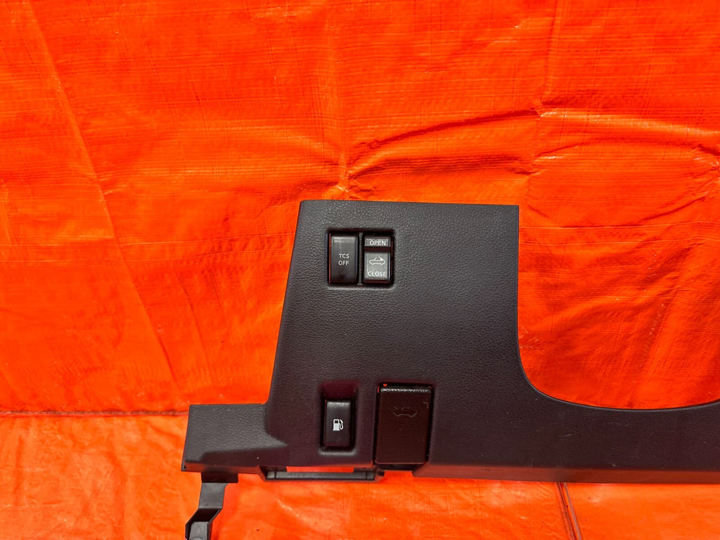 2004 04 NISSAN 350Z   KNEE TRIM UNDER STEERING COLUMN LOWER COVER   OEM #2627