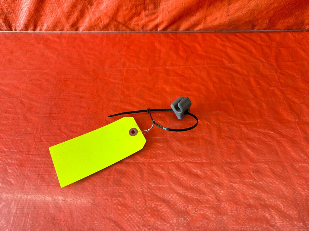 92 93 HONDA CIVIC COUPE & HATCH   SUN VISOR PLASTIC CLIP ONLY 1 CLIP OEM #2360