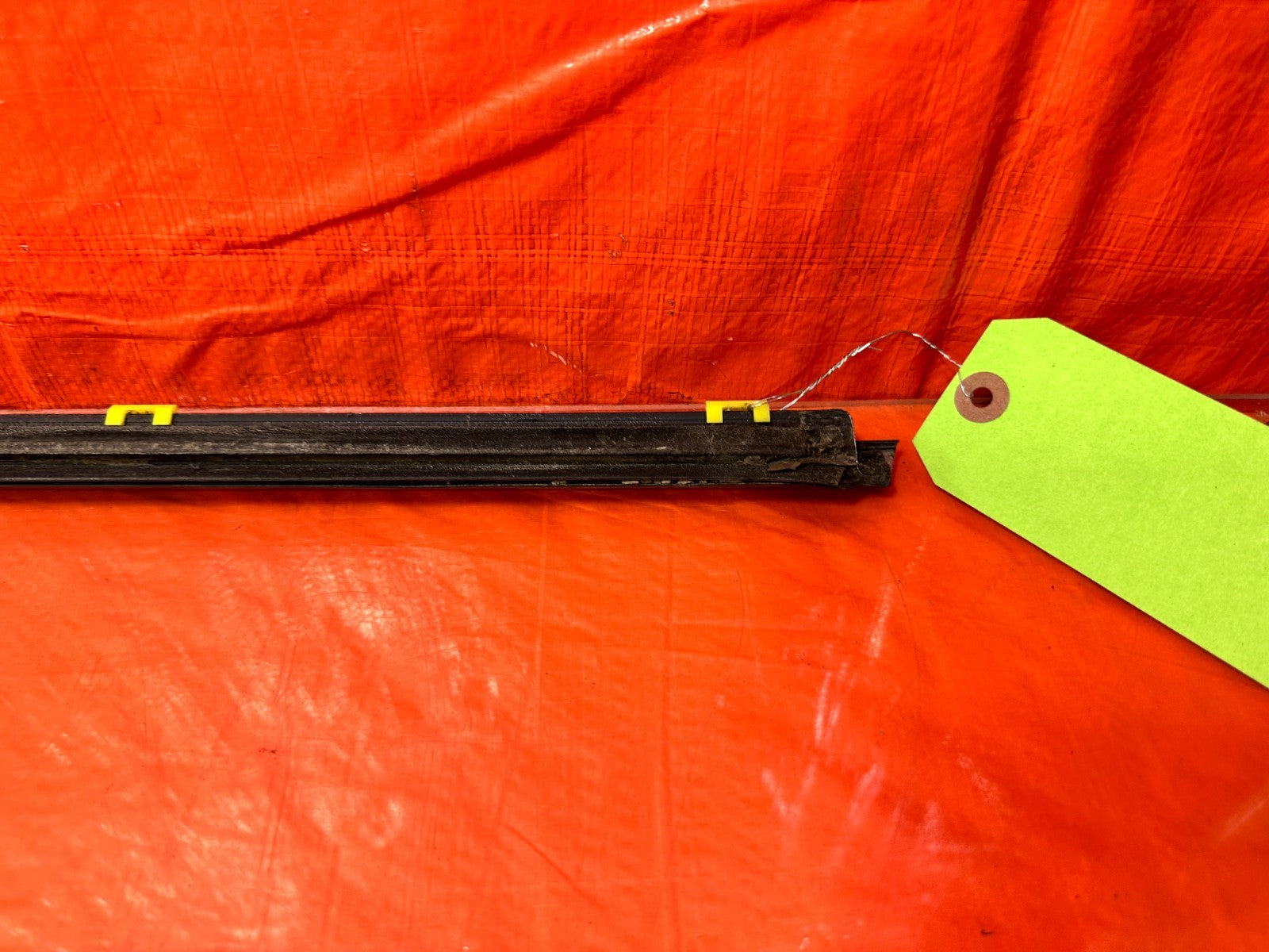 10 16 HYUNDAI GENESIS COUPE   PASSENGER RIGHT EXTERIOR WINDOW GLASS TRIM OEM 29910