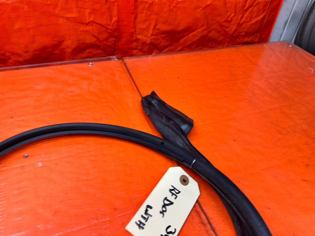 94-01 ACURA INTEGRA 4D RIGHT FRONT PASSENGER DOOR WEATHER STRIP SEAL OEM #34110