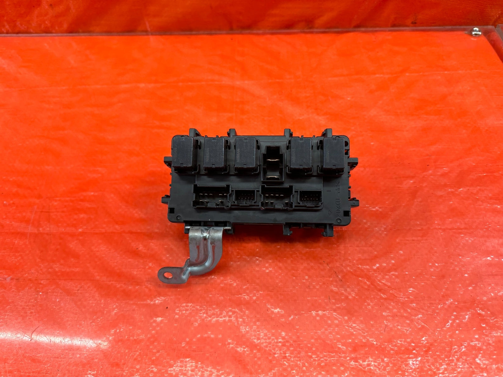 16 20 INFINITI Q50 & Q60 3.0L   INTERIOR CABIN UNDER DASH FUSE BOX PANEL OEM 2156