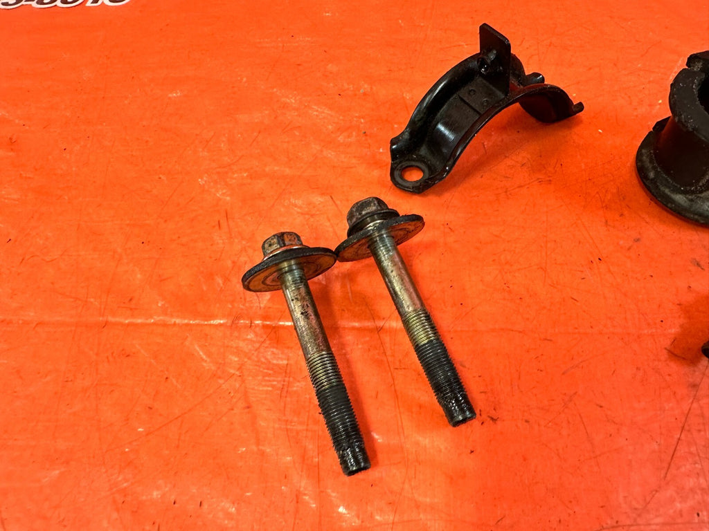03 09 NISSAN 350Z   POWER STEERING RACK BRACKET AND BOLTS HARDWARE   OEM #2628