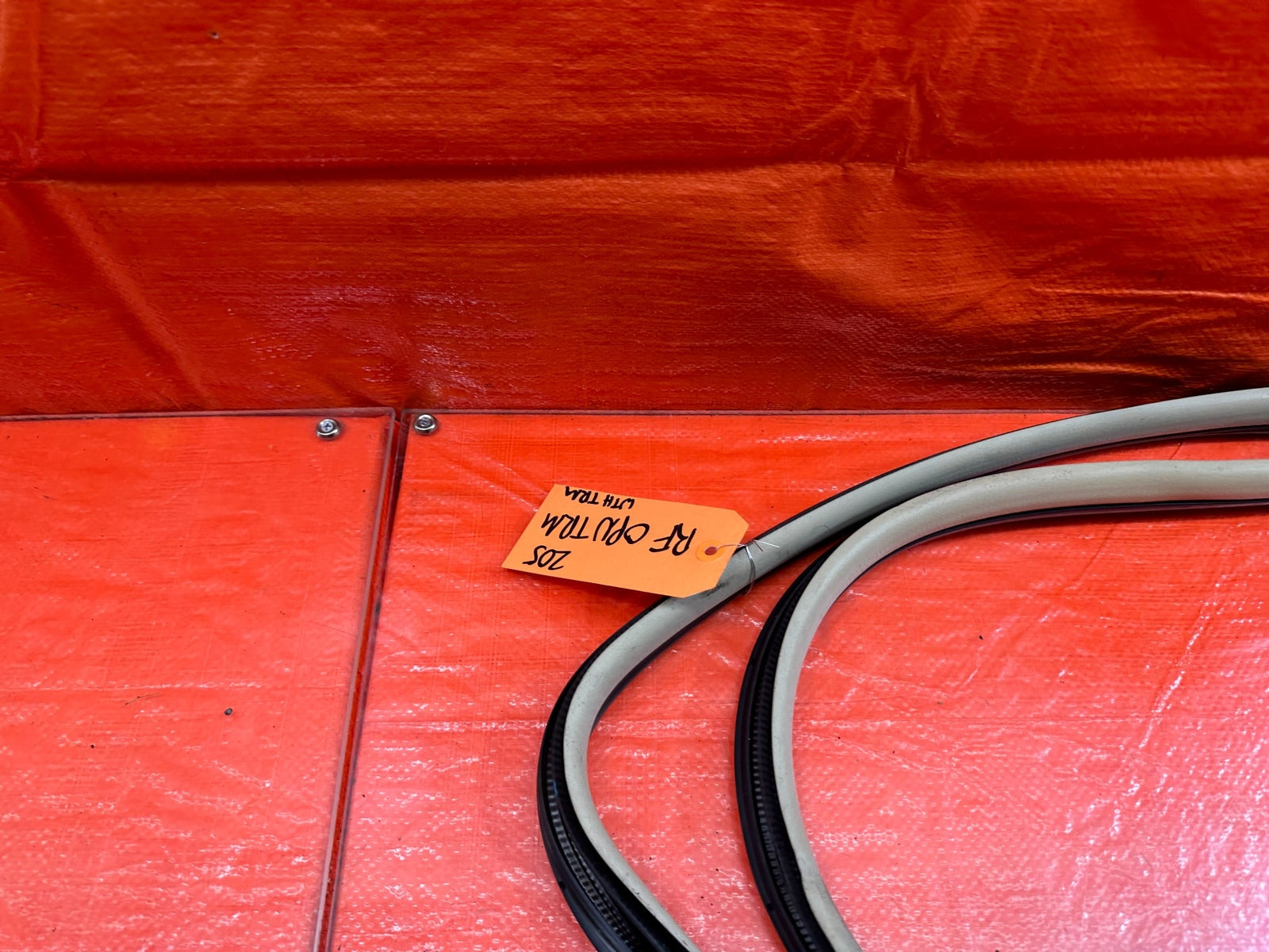 04 08 ACURA TSX   RIGHT FRONT DOOR TO CHASSIS WEATHER STRIP OPEN TRIM OEM #2058