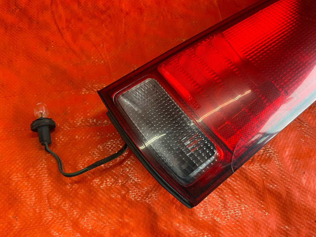 97 01 HONDA CR V CRV   PASSENGER RIGHT   TAIL LIGHT LAMP W/ HARNESS OEM #674