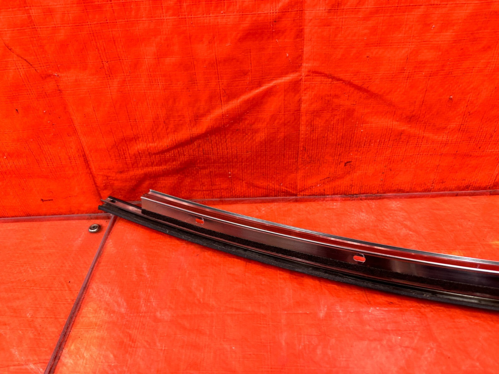 FRS BRZ & 86   PASSENGER RIGHT UPPER GLASS TRIM DRIP  RETAINER   OEM #2934