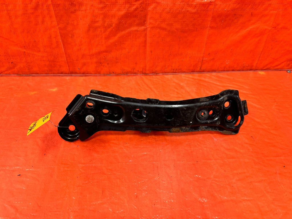13 20 SUBARU BRZ   DRIVER LEFT SUBFRAME SWAY BAR BRACKET OEM FACTORY #2924