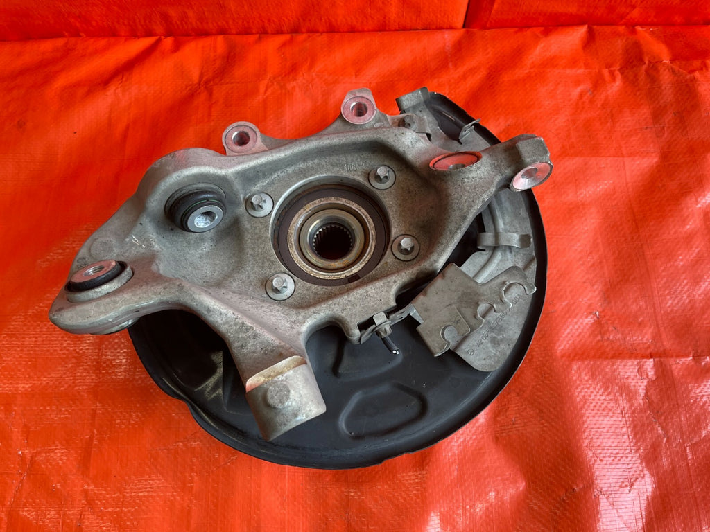 15 20 MERCEDES BENZ C300 W205 4MATIC / DRIVER LEFT REAR SPINDLE KNUCKLE HUB OEM 10