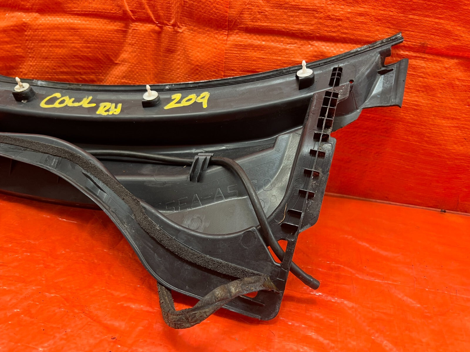 04 05 ACURA TSX   WINDSHIELD WIPER COWL PASSENGER RIGHT SIDE   OEM FACTORY #20913