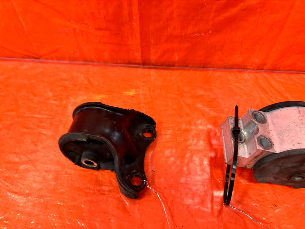 94 01 ACURA INTEGRA 2D   AUTOMATIC TRANSMISISON ONLY   LEFT & RIGHT MOUNTS #2687