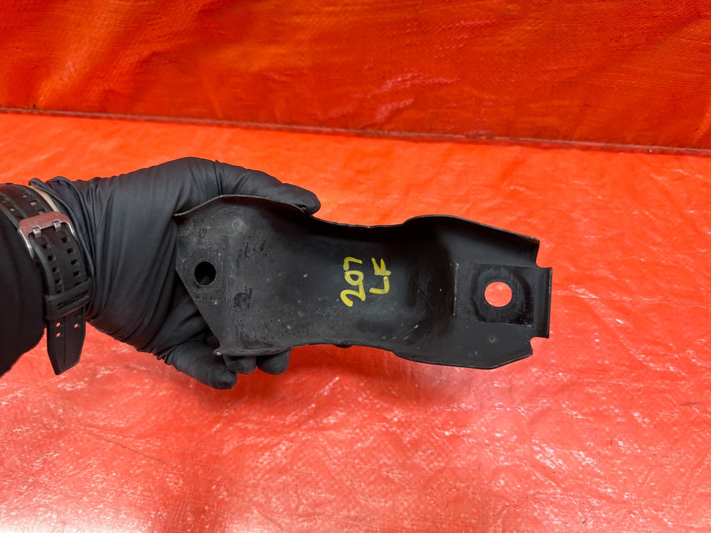 08 15 INFINITI G37 Q60   DRIVER LEFT FRONT LOWER CONTROL ARM BRACKET   OEM #2078