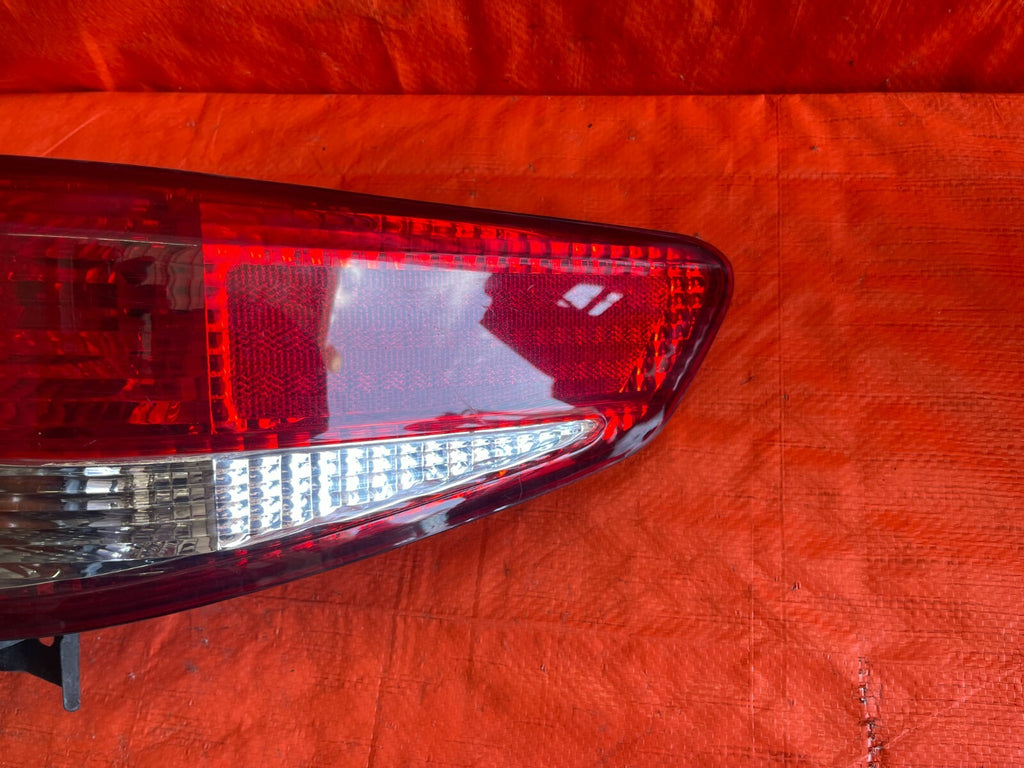 03 05 HONDA ACCORD   4 DOOR   PASSENGER RIGHT   OUTER QUARTER PANEL TAIL LIGHT6