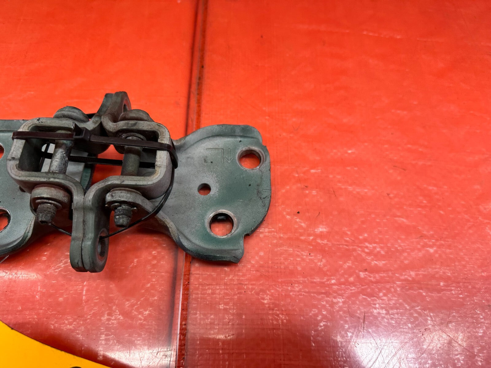 90 01 ACURA INTEGRA SEDAN 4D   DOOR HINGE SET UPPER & LOWER LEFT FRONT OEM #2282