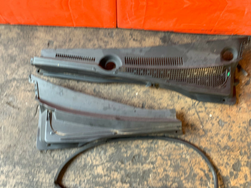 OEM 2004 04 ACURA RSX TYPE S   WINDSHIELD WIPER COWL WITH GASKET4