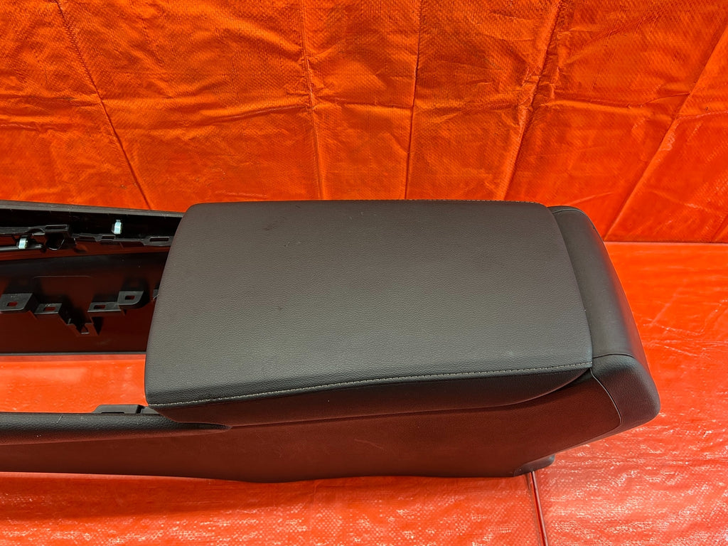 18 21 HONDA ACCORD SPORT   ARM REST / CENTER CONSOLE STORAGE COMPARTMENT OEM 1844