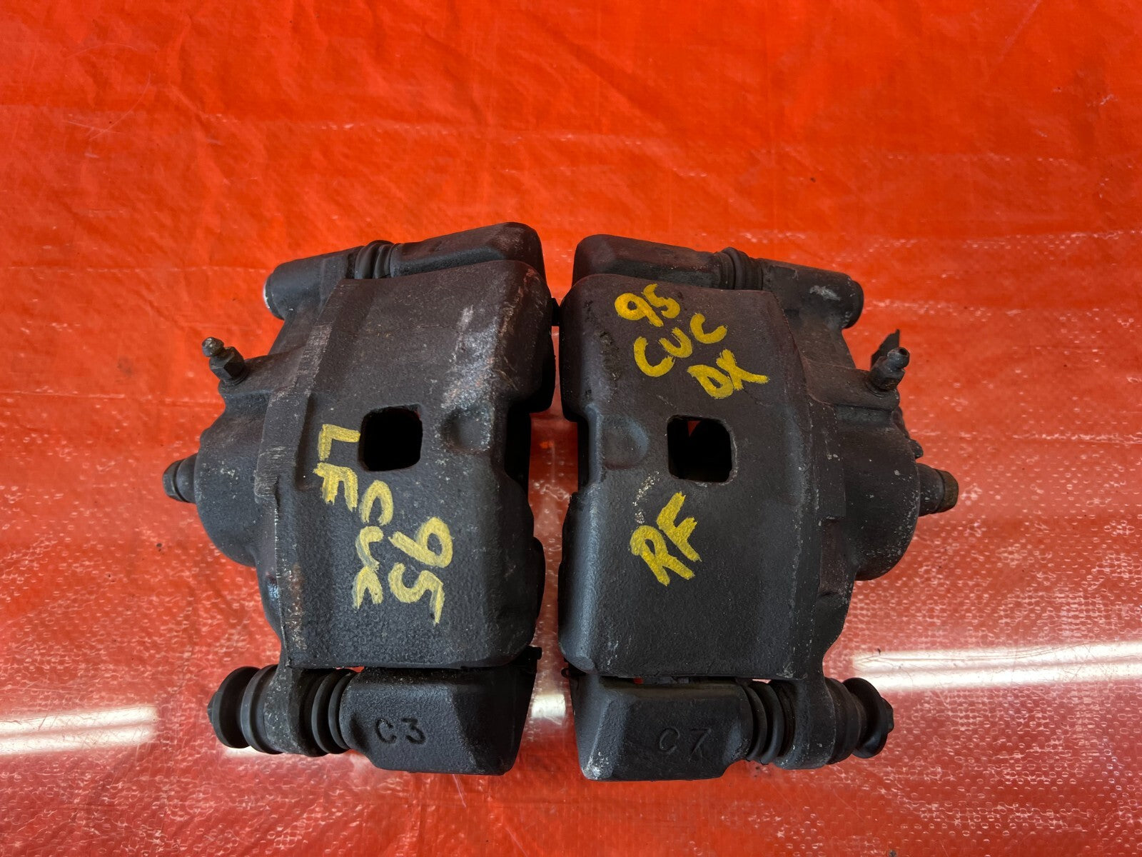 93 94 HONDA DEL SOL S   FRONT BRAKE CALIPER SET   LEFT & RIGHT CALIPERS   OEM OE5