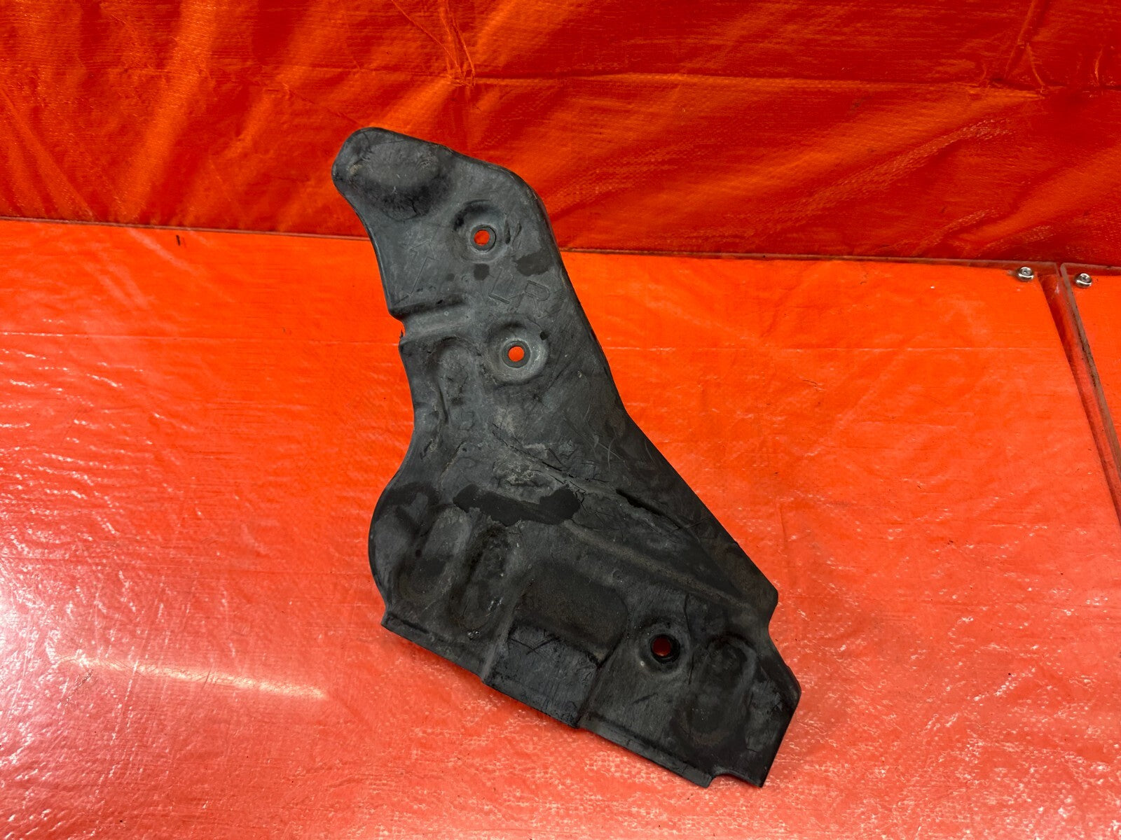 08 10 INFINITI G37 2D COUPE   SPLASH SHIELD REAR UNDER COVER LEFT   OEM #2078