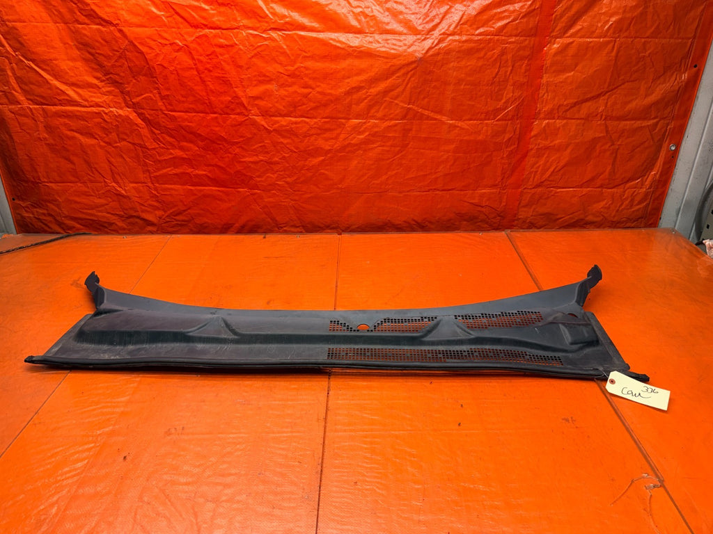97 01 HONDA PRELUDE 2.2L FRONT WINDSHIELD WIPER COWL VENT COVER PLASTIC OEM #3360