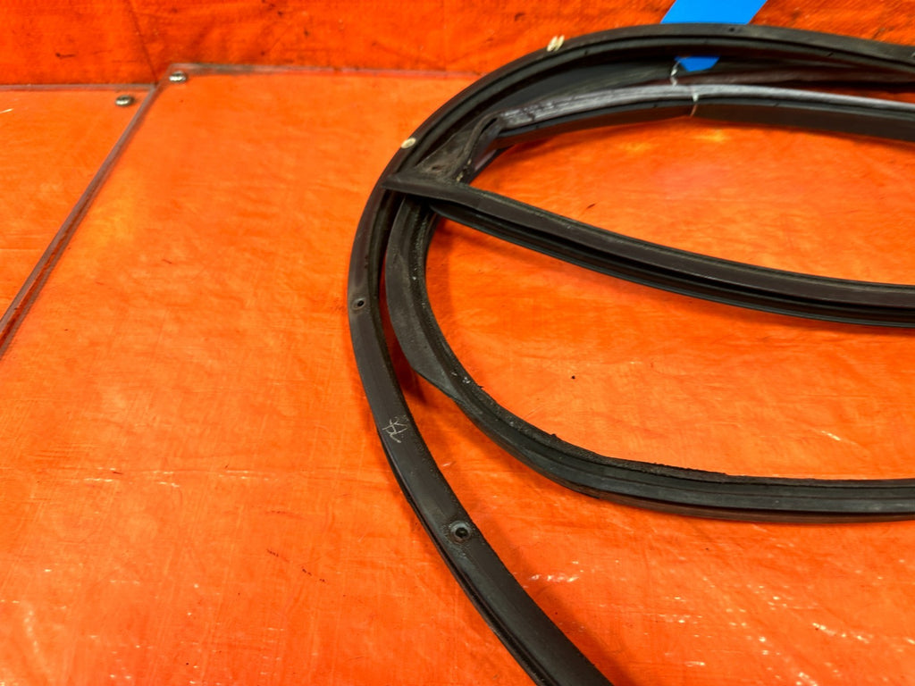 02 05 HONDA CIVIC SI EP3 HATCH LEFT DOOR WEATHER STRIP TRIM SEAL GASKET OEM 30811