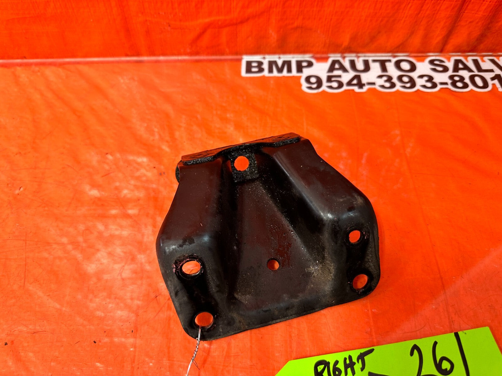 02 10 LEXUS SC430   PASSENGER RIGHT CHASSIS MOUNTED SUBFRAME BRACKET OEM #2615