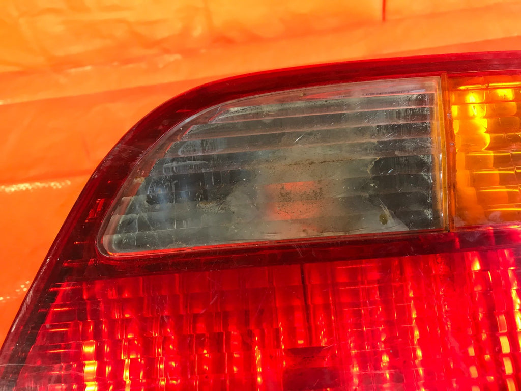 OEM 1999 2000 HONDA CIVIC 4 DOOR SEDAN PASSENGER RIGHT INNER TAIL LIGHT TRUNK RH3