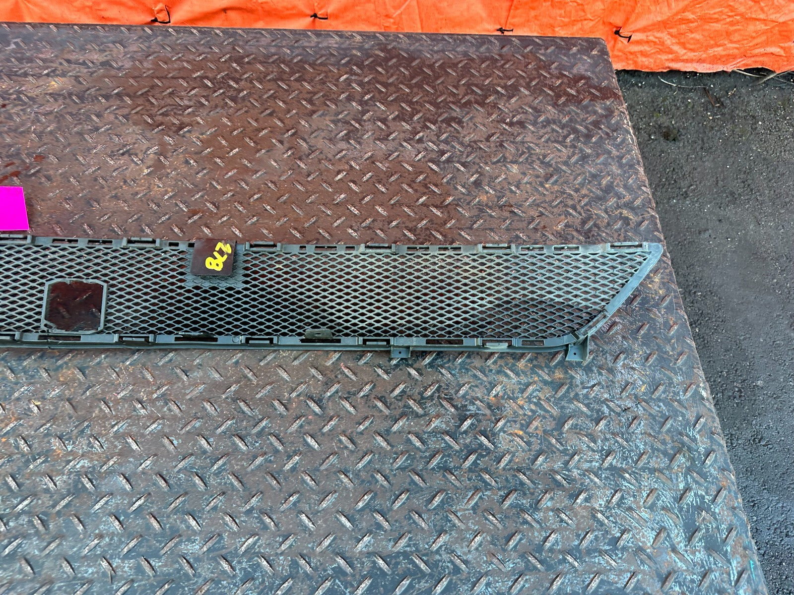 2013 13 INFINITI G37 S CONVERTIBLE   FRONT BUMPER   LOWER GRILLE INSERT   OEM8