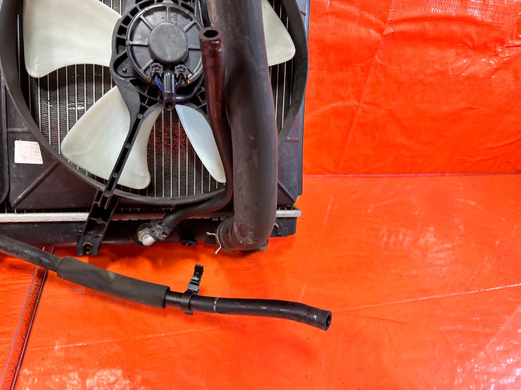 94 01 ACURA INTEGRA   AUTOMATIC MODEL   RADIATOR W/ HOSES AND RESERVOIR   OEM 685