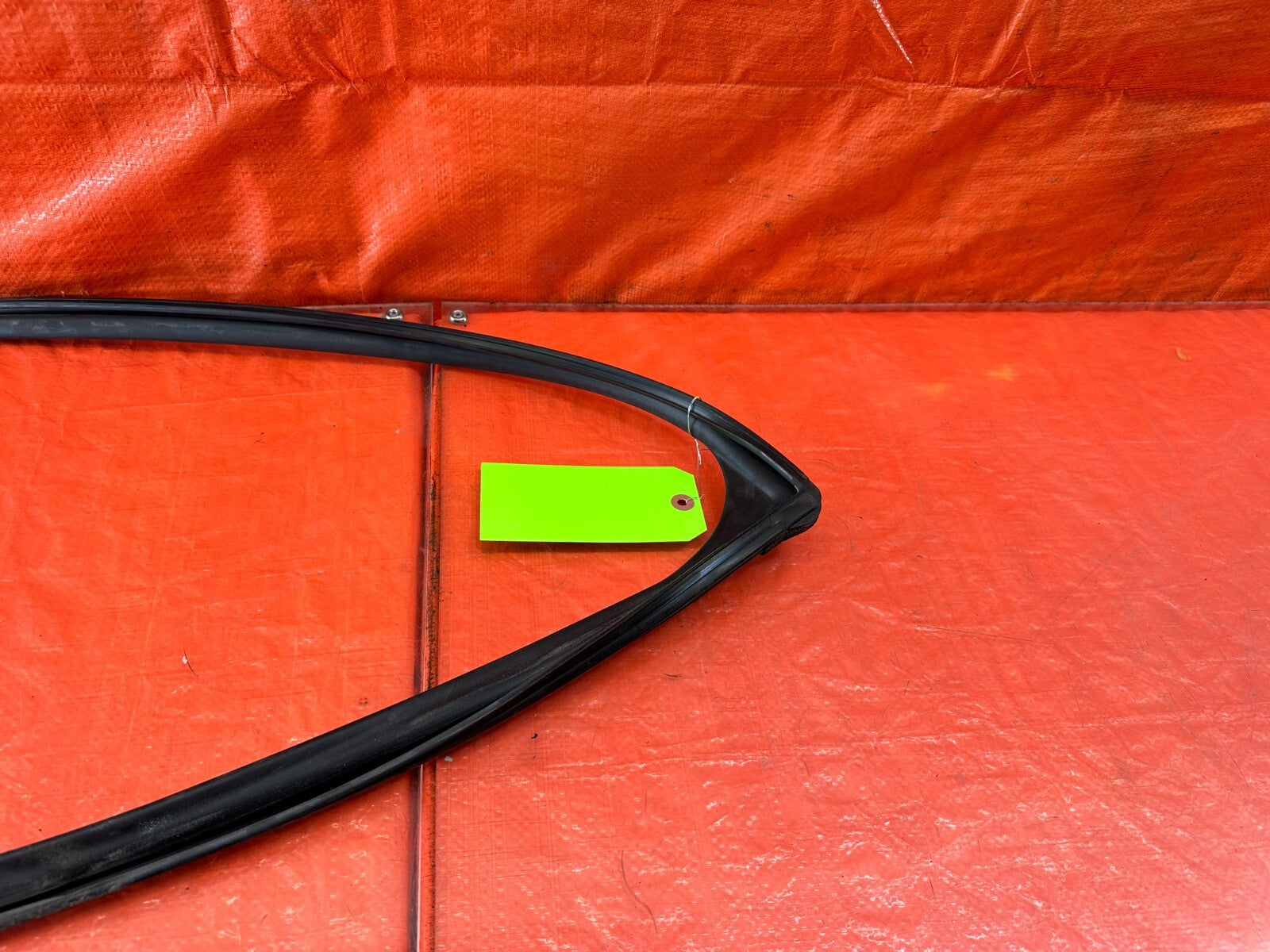 09 10 ACURA TSX   PASSENGER RIGHT REAR WINDOW GLASS RUN CHANNEL   OEM #2334