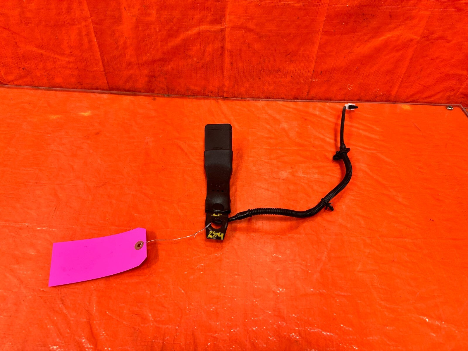 17 20 INFINITI Q60   DRIVER LEFT FRONT SEAT BELT CLIP BUCKLE   OEM #2893