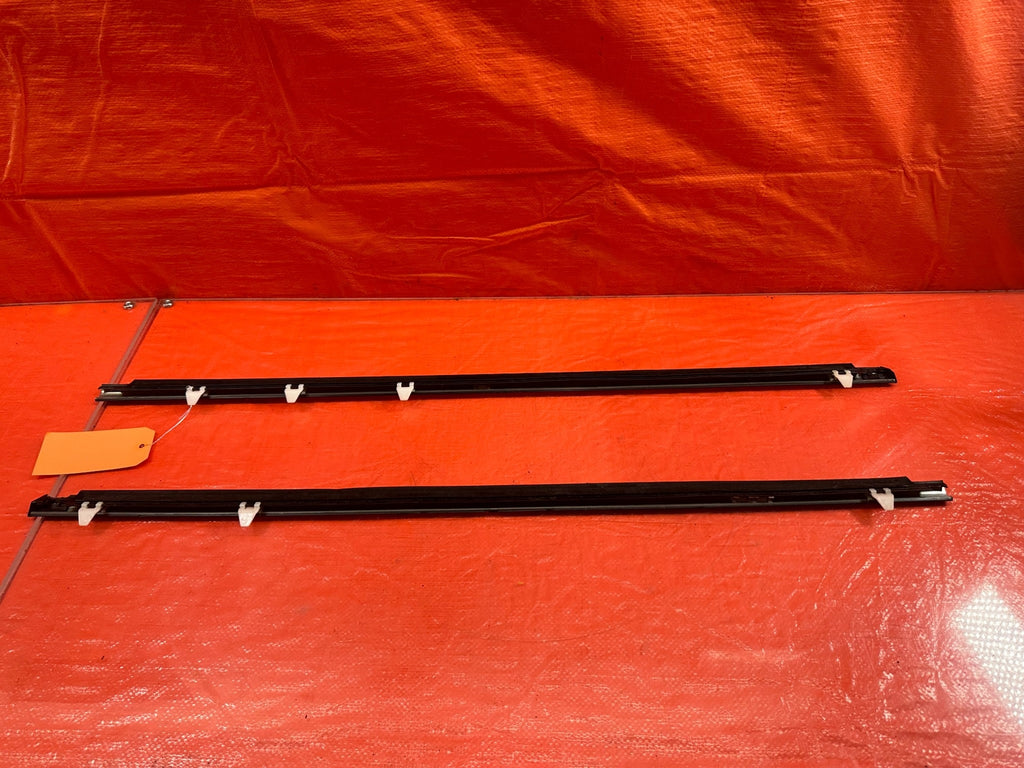 97 01 HONDA PRELUDE   EXTERIOR DOOR WINDOW GLASS TRIM SET LEFT RIGHT   OEM #21010