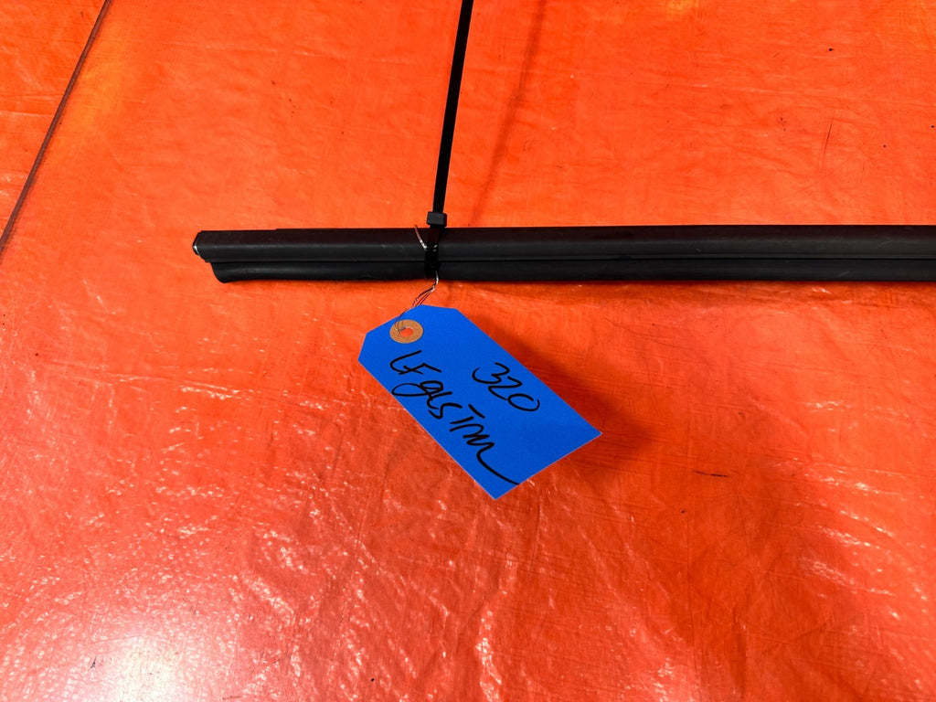 08 15 INFINITI G37 & Q60 COUPE   DRIVER LEFT EXTERIOR WINDOW GLASS TRIM   OEM 329