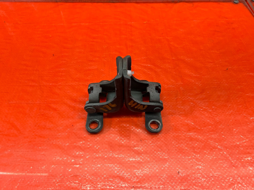 02 05 HONDA CIVIC SI EP3 HATCHBACK DOOR HINGE SET UPPER & LOWER   LEFT   OEM 1767